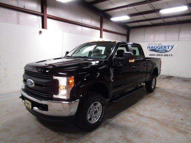 Ford F-250 Super Duty XL Crew Cab 4WD V8 Pickup Truck